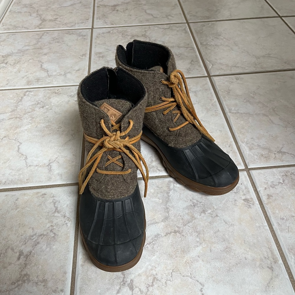 Sperry boots - Picture 2 of 5
